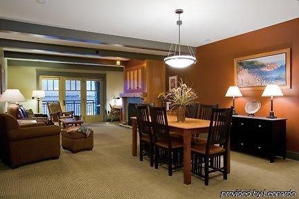 Tamarack Lodge Экми Интерьер фото
